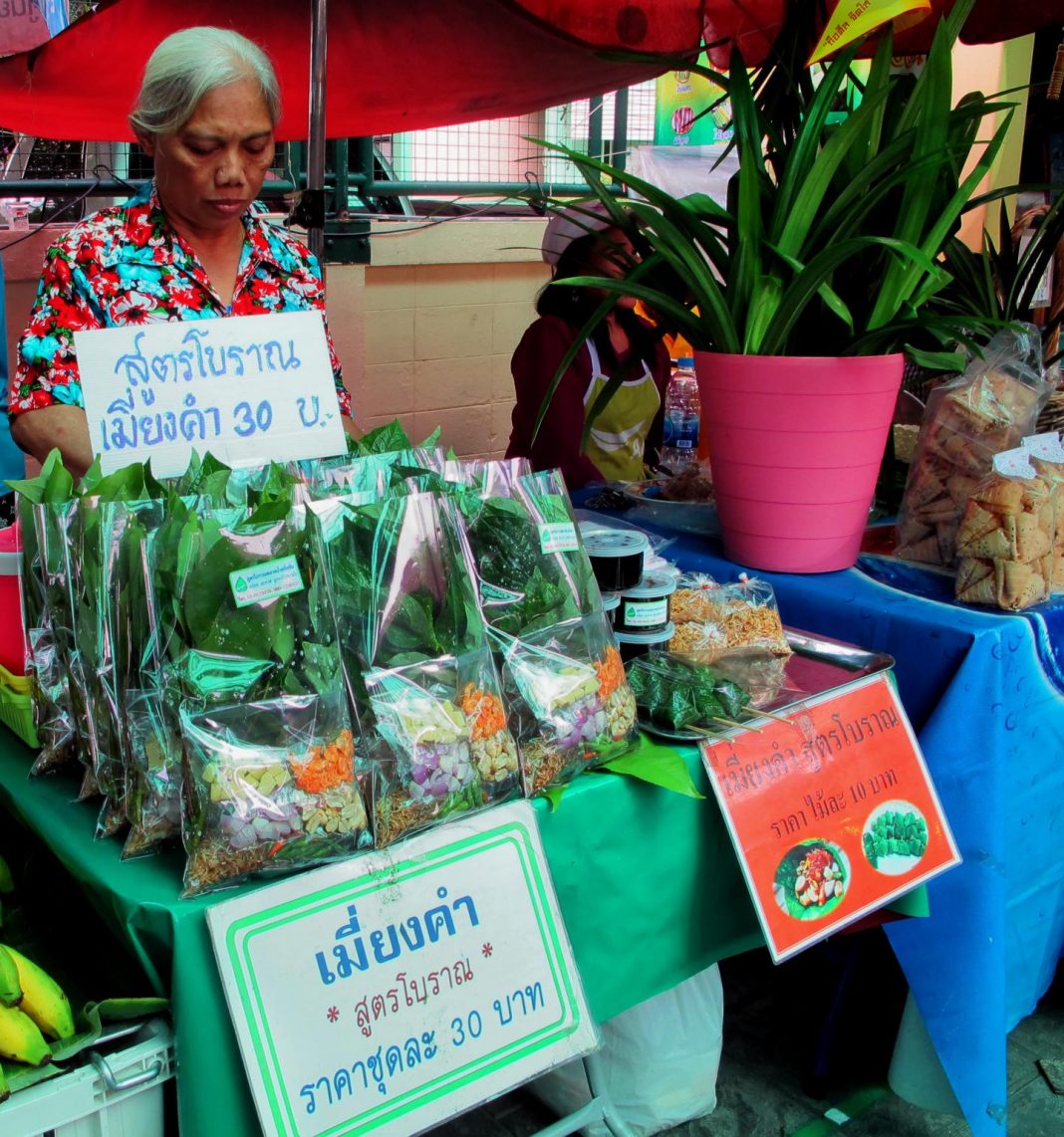 Woman selling vegetable snacks in a Thai market—a possible source of probiotic Bacillus spores. [NIAID]