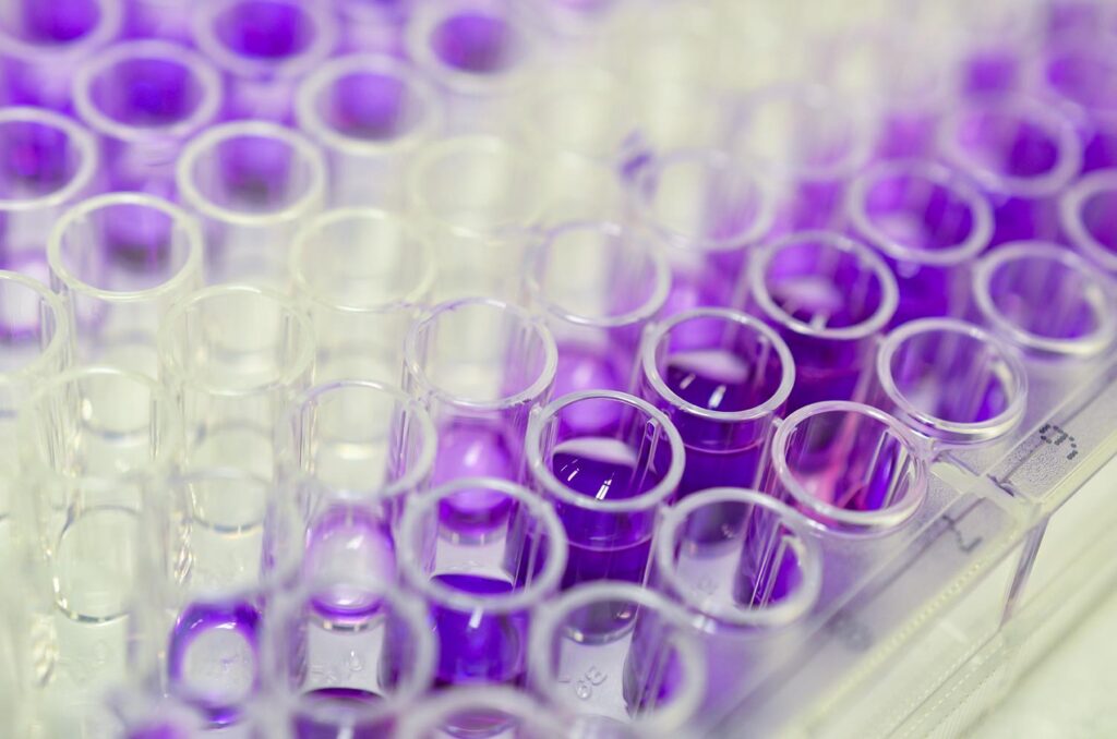 Biotechnology laboratory well plate