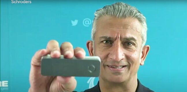 Gordon Sanghera, PhD, co-founder and CEO of Oxford Nanopore Technologies, holds one of his company’s MinION palm sized native DNA/ RNA sequencers.