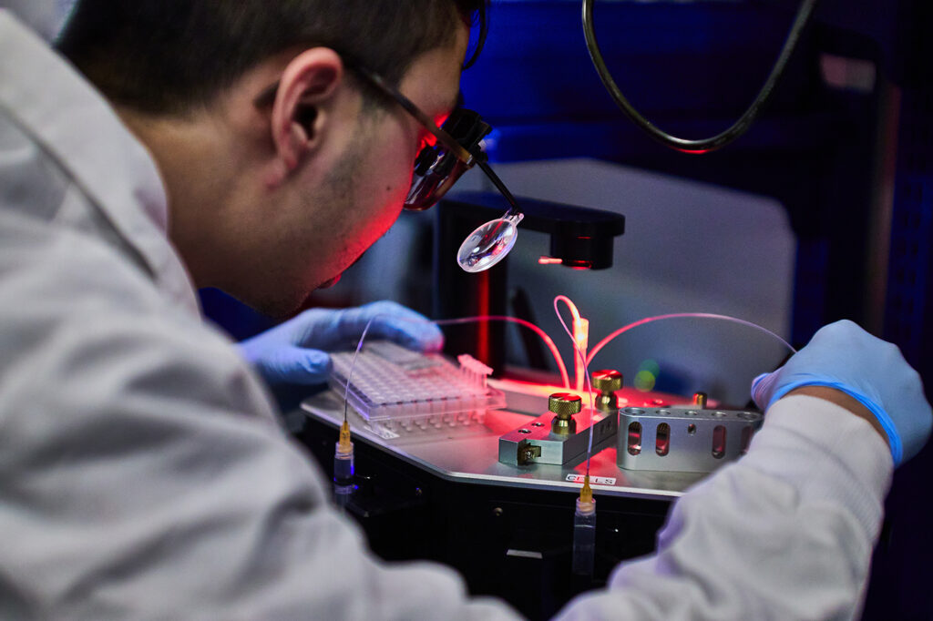 Retro Biosciences scientist uses microfluidic technology