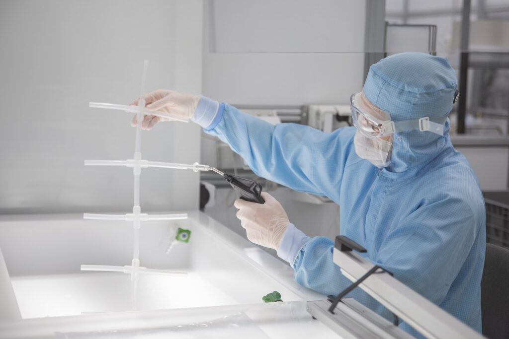 ISO Class 5 cleanroom for washed, dried, and gamma sterilized single-use assemblies. [Freudenberg Medical]