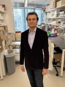 Corresponding author Navdeep Chandel in his lab in Chicago. [Kristin Samuelson, Northwestern University]