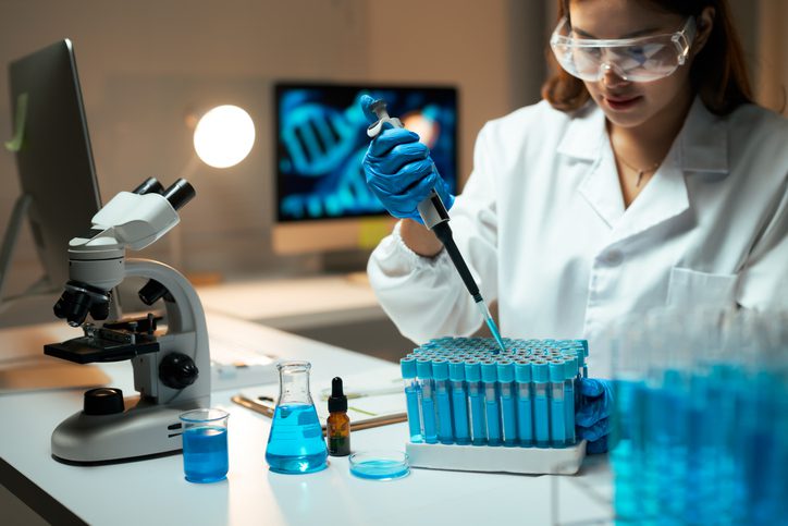 Getty-2249359741 lab researcher