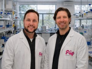 Andrew Reeves, PhD, principal scientist (left), and Dave Pajerowski, co-founder, CEO and head of technology, Flip Therapeutics [Medicines Discovery Catapult]