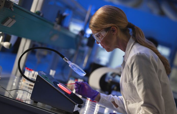 Getty-2254461524 female scientist in lab