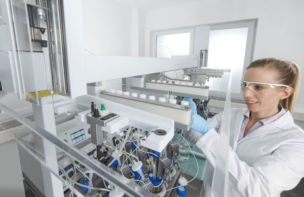 Bioprocess Autosampler takes samples